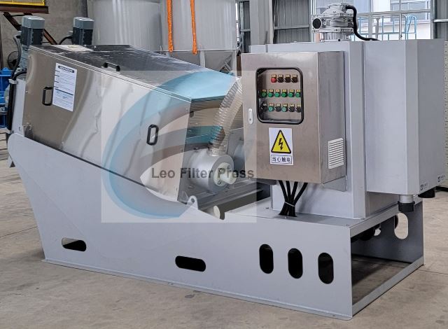 Screw Press for Wastewater Sludge Dewatering by Screw Sludge Press Operation from Leo Filter Press