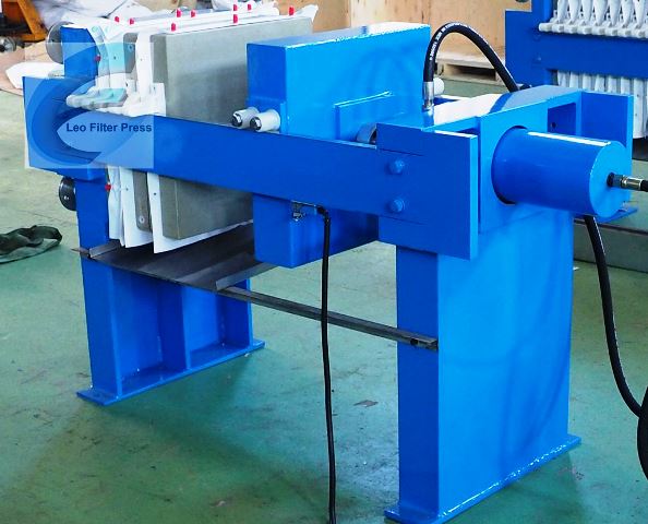 Manual Hydraulic Filter Press for Wastewater Treatment,Filter Press Close by Manual Hydraulic System from Leo Filter